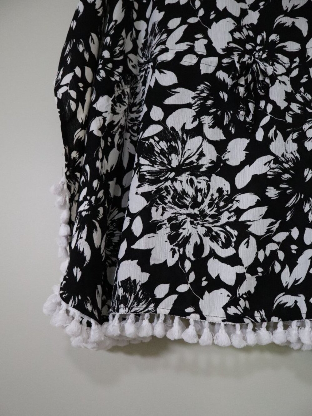 Black and White Floral Swimsuit Cover Up with Tassels, Susan Graver size M - Picture 4 of 7